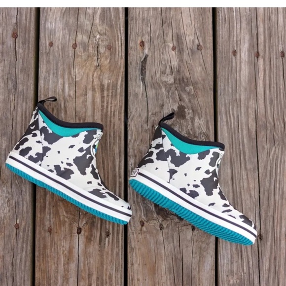BUOY BOOTS Kids Cow Print Buoy Boots - Picture 4 of 4